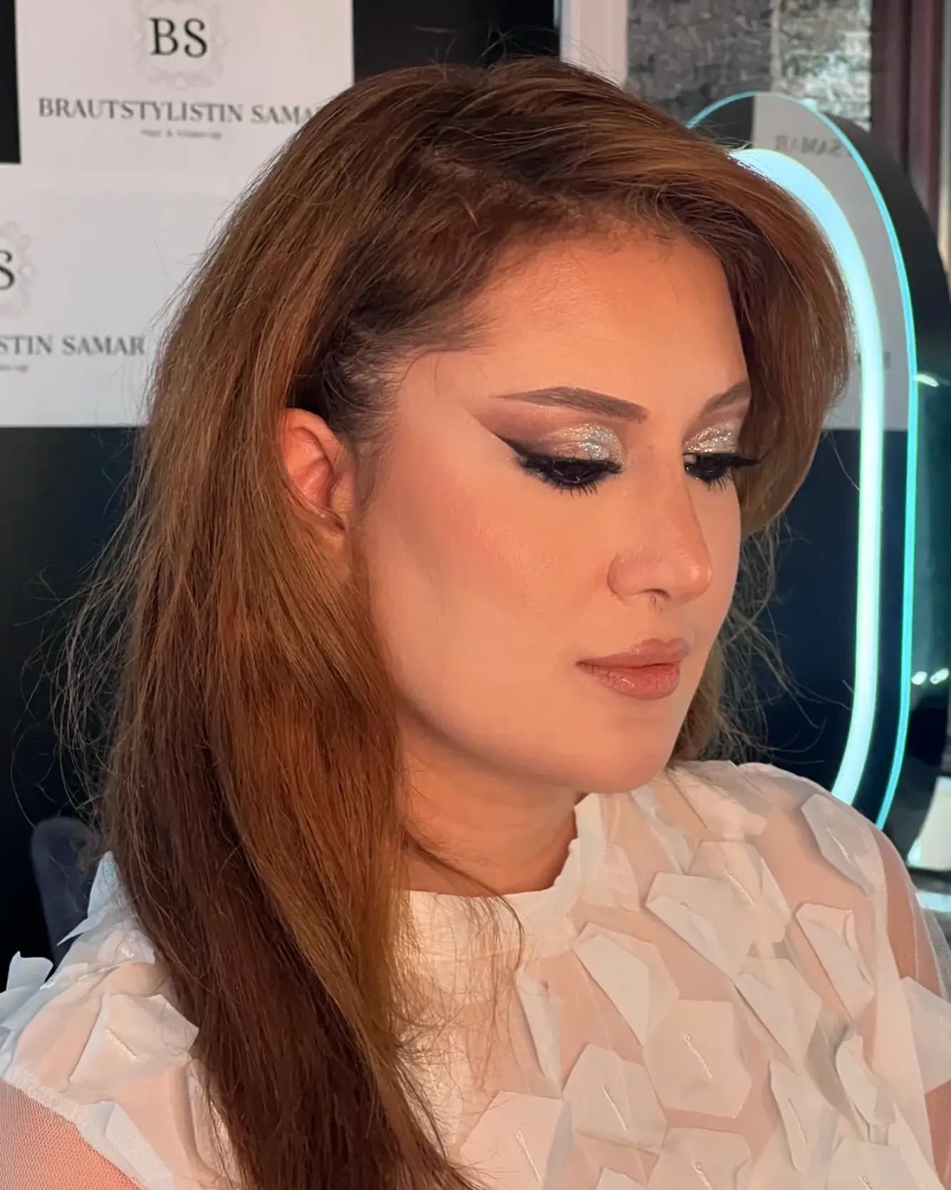 Abend-Make-up Portrait mit perfektem Finish