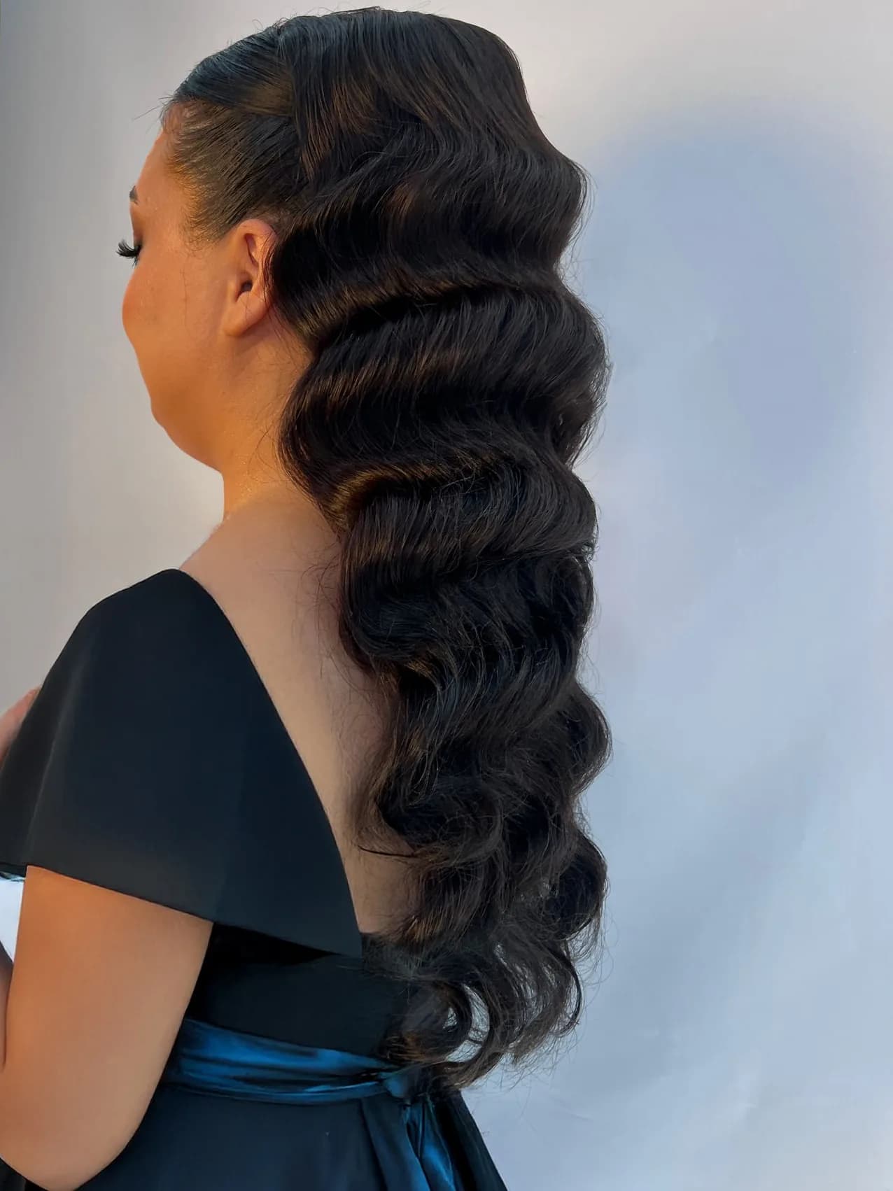 Dunkle elegante Wasserwelle