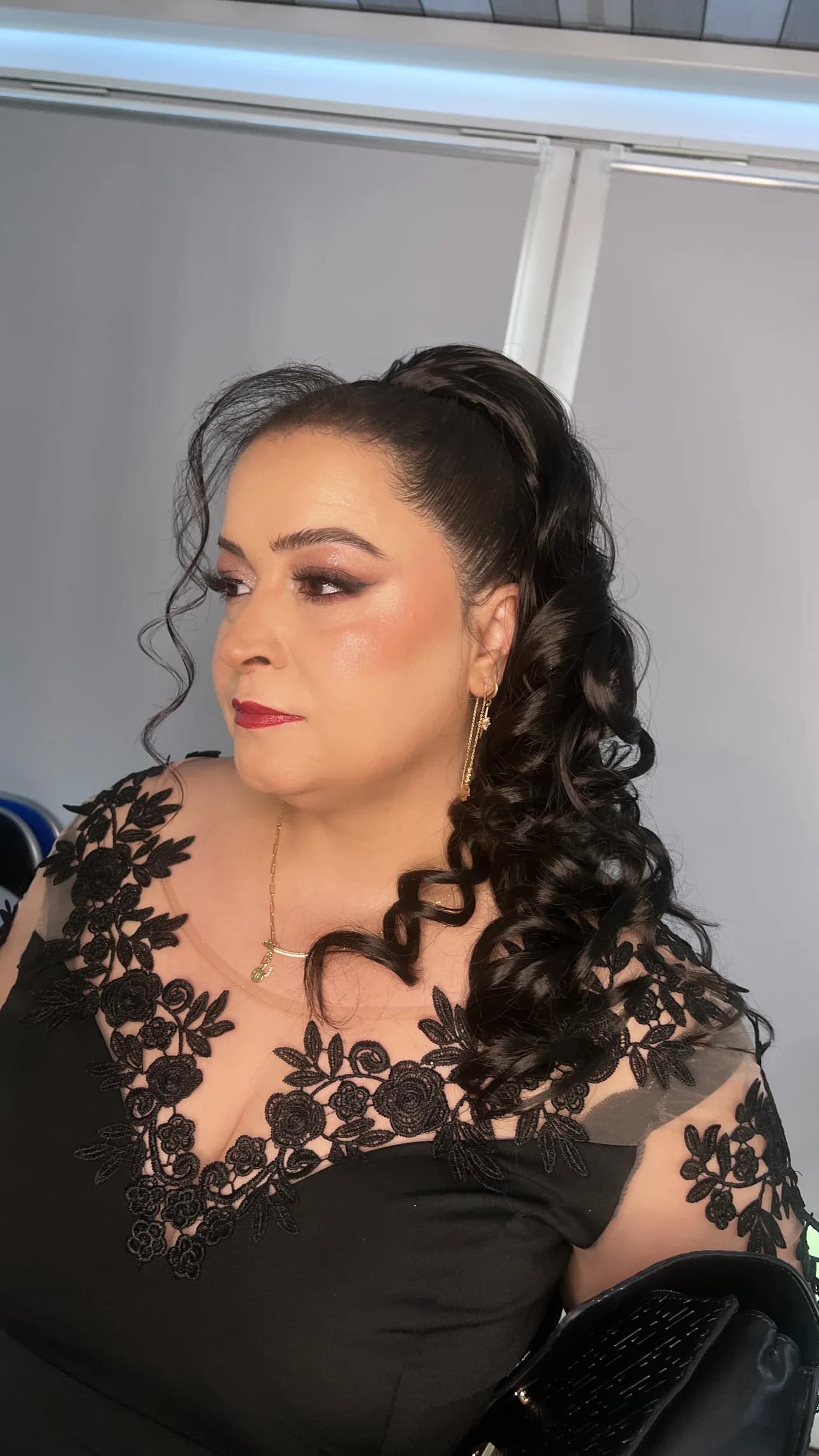 Braut-Make-up Portrait mit natürlichem Glow